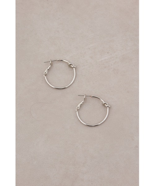 AZUL by moussy（アズールバイマウジー）の「ノットデザインフープピアス（ピアス（両耳用）・レディース・ゴールド系その他/シルバー・FREE）」の5枚目の写真