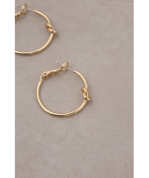 AZUL by moussy（アズールバイマウジー）の「ノットデザインフープピアス（ピアス（両耳用）・レディース・ゴールド系その他/シルバー・FREE）」の11枚目の写真