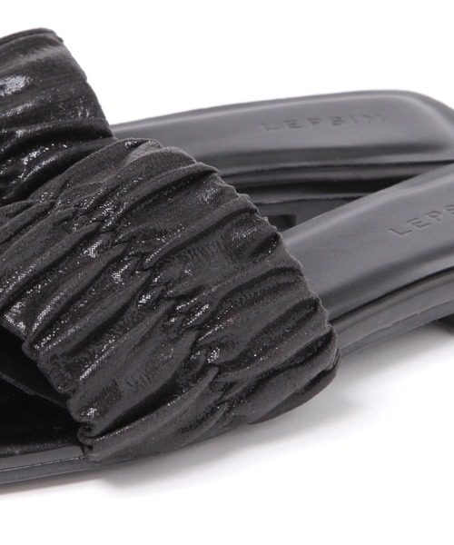 LEPSIM（レプシィム）の「キラキラギャザーミュール　130777（サンダル・レディース・シルバー/ブラック・MEDIUM/LARGE）」の17枚目の写真