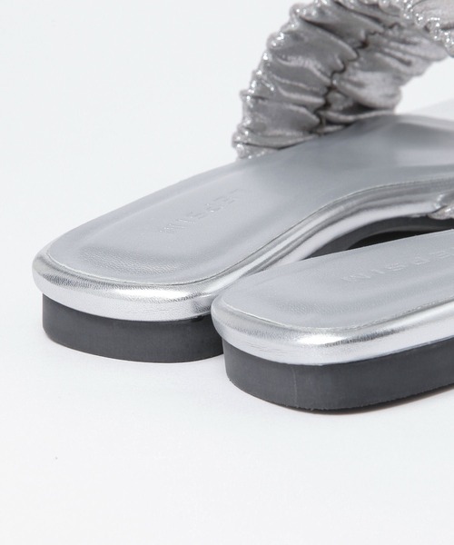 LEPSIM（レプシィム）の「キラキラギャザーミュール　130777（サンダル・レディース・シルバー/ブラック・MEDIUM/LARGE）」の21枚目の写真