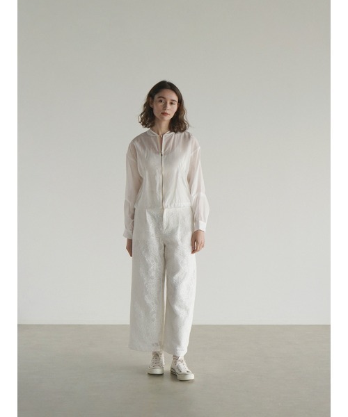 FIKA.(フィーカ)の「Gather sheer blouson(ブルゾン・レディース・ベージュ/カーキ/オフホワイト・MEDIUM)」の6枚目の写真
