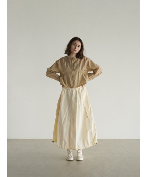 FIKA.(フィーカ)の「Gather sheer blouson(ブルゾン・レディース・ベージュ/カーキ/オフホワイト・MEDIUM)」の13枚目の写真