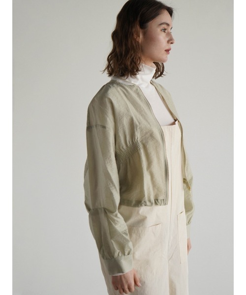 FIKA.(フィーカ)の「Gather sheer blouson(ブルゾン・レディース・ベージュ/カーキ/オフホワイト・MEDIUM)」の15枚目の写真