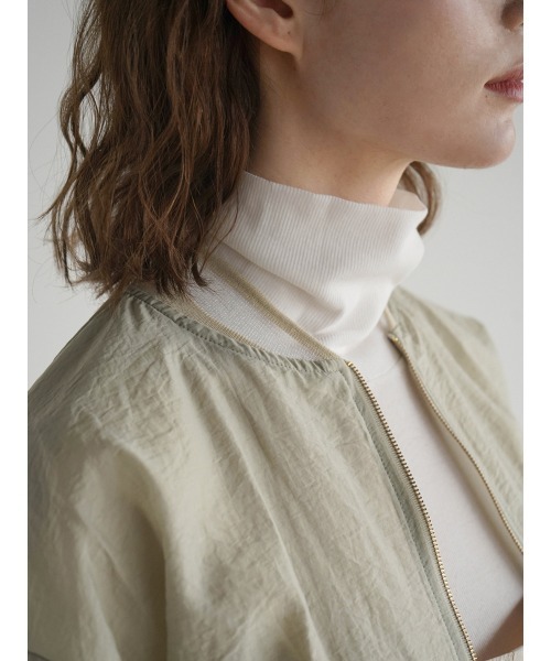 FIKA.(フィーカ)の「Gather sheer blouson(ブルゾン・レディース・ベージュ/カーキ/オフホワイト・MEDIUM)」の17枚目の写真