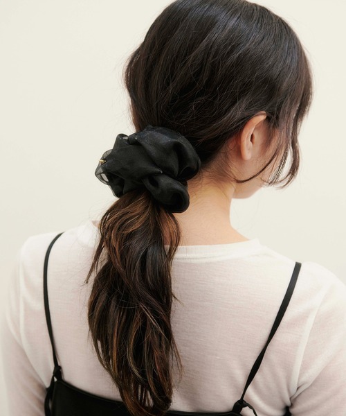 kiehtova（キエトヴァ）の「【kiehtova】organic shushu KTH1 ※（シュシュ・レディース・グレー/ブラック・FREE）」の2枚目の写真