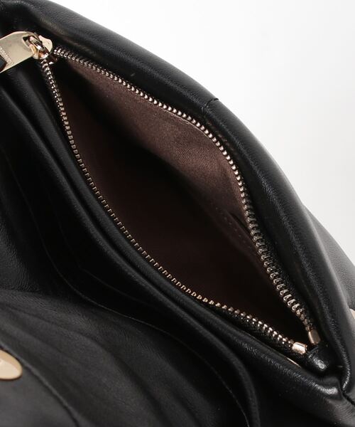 ALLSAINTS（オールセインツ）の「EZRA QUILTED LEATHER CROSSBODY BAG | EZRA キルティング レザー クロスボディ バッグ（ショルダーバッグ・レディース・ブラック・ONE SIZE）」の3枚目の写真