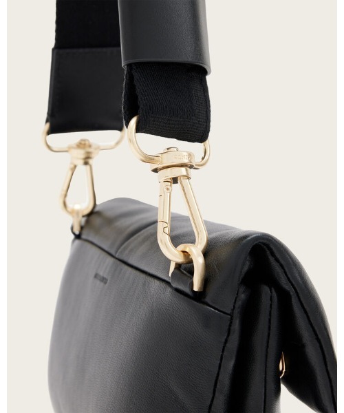 ALLSAINTS（オールセインツ）の「EZRA QUILTED LEATHER CROSSBODY BAG | EZRA キルティング レザー クロスボディ バッグ（ショルダーバッグ・レディース・ブラック・ONE SIZE）」の17枚目の写真