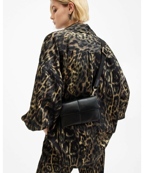 ALLSAINTS（オールセインツ）の「EZRA QUILTED LEATHER CROSSBODY BAG | EZRA キルティング レザー クロスボディ バッグ（ショルダーバッグ・レディース・ブラック・ONE SIZE）」の22枚目の写真