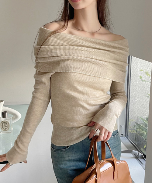 Ada.(エイダ)の「シンプルなのに格上げ。上品ニット。オフショル ふんわりタッチ 春 ニット(ニット/セーター・レディース・ベージュ/ライトグレー/ホワイト/ブラック・FREE)」の4枚目の写真
