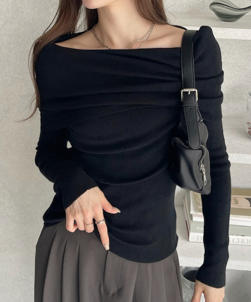 Ada.(エイダ)の「シンプルなのに格上げ。上品ニット。オフショル ふんわりタッチ 春 ニット(ニット/セーター・レディース・ベージュ/ライトグレー/ホワイト/ブラック・FREE)」の2枚目の写真