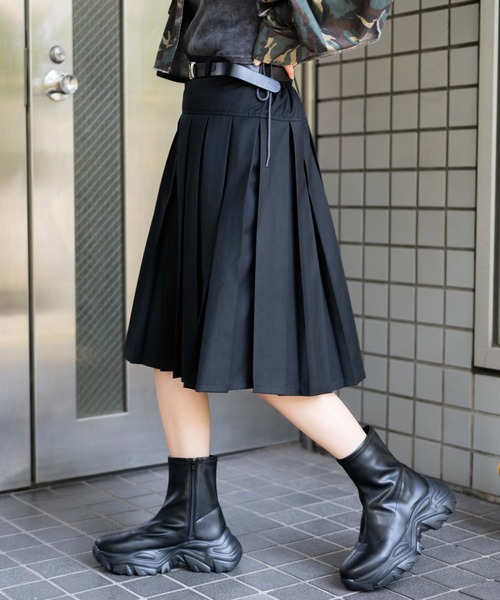 WEGO（ウィゴー）の「WEGO/ベルト付プリーツミドルスカート（スカート・レディース・ブルー系その他2/杢グレー/ブラック系その他2/ブラック・FREE）」の10枚目の写真