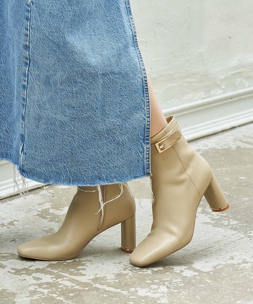 Mode et Jacomo(モードエジャコモ)の「サイドベルトスクエアトゥショートブーツ(ブーツ・レディース・ダークブラウン/ライトイエロー/ブラック・22.5cm/23cm/23.5cm/24cm/24.5cm)」の3枚目の写真