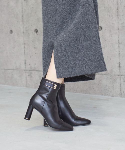 Mode et Jacomo(モードエジャコモ)の「サイドベルトスクエアトゥショートブーツ(ブーツ・レディース・ダークブラウン/ライトイエロー/ブラック・22.5cm/23cm/23.5cm/24cm/24.5cm)」の1枚目の写真