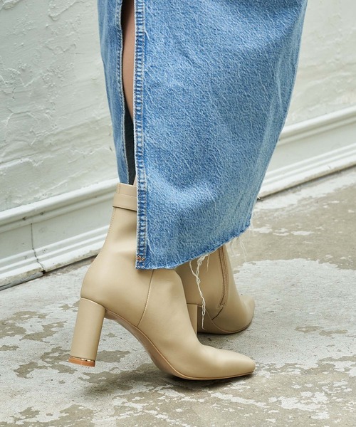 Mode et Jacomo(モードエジャコモ)の「サイドベルトスクエアトゥショートブーツ(ブーツ・レディース・ダークブラウン/ライトイエロー/ブラック・22.5cm/23cm/23.5cm/24cm/24.5cm)」の11枚目の写真