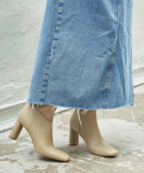 Mode et Jacomo(モードエジャコモ)の「サイドベルトスクエアトゥショートブーツ(ブーツ・レディース・ダークブラウン/ライトイエロー/ブラック・22.5cm/23cm/23.5cm/24cm/24.5cm)」の12枚目の写真