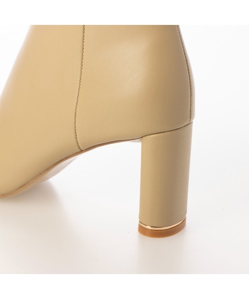 Mode et Jacomo(モードエジャコモ)の「サイドベルトスクエアトゥショートブーツ(ブーツ・レディース・ダークブラウン/ライトイエロー/ブラック・22.5cm/23cm/23.5cm/24cm/24.5cm)」の9枚目の写真