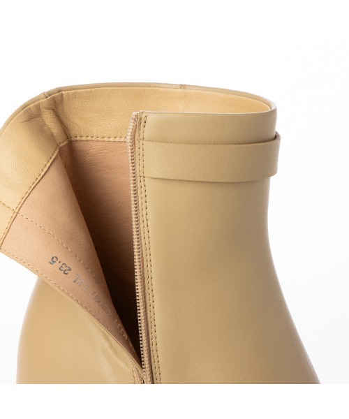 Mode et Jacomo(モードエジャコモ)の「サイドベルトスクエアトゥショートブーツ(ブーツ・レディース・ダークブラウン/ライトイエロー/ブラック・22.5cm/23cm/23.5cm/24cm/24.5cm)」の10枚目の写真