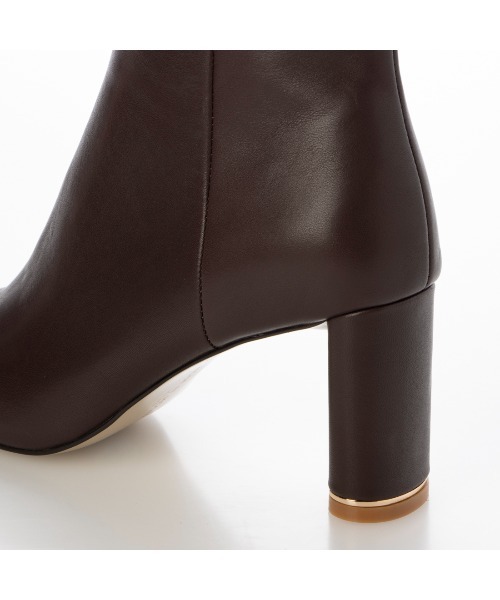 Mode et Jacomo(モードエジャコモ)の「サイドベルトスクエアトゥショートブーツ(ブーツ・レディース・ダークブラウン/ライトイエロー/ブラック・22.5cm/23cm/23.5cm/24cm/24.5cm)」の22枚目の写真