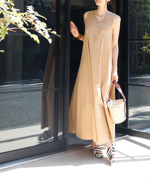ベージュ ノースリーブ ロングワンピース
