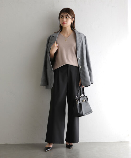 La TOTALITE（ラトータリテ）の「ウールカシミヤVネックプルオーバー（ニット/セーター・レディース・チャコールグレー/ホワイト/ベージュ/ラベンダー・FREE）」の17枚目の写真