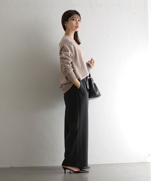 La TOTALITE（ラトータリテ）の「ウールカシミヤVネックプルオーバー（ニット/セーター・レディース・チャコールグレー/ホワイト/ベージュ/ラベンダー・FREE）」の20枚目の写真