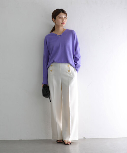 La TOTALITE（ラトータリテ）の「ウールカシミヤVネックプルオーバー（ニット/セーター・レディース・チャコールグレー/ホワイト/ベージュ/ラベンダー・FREE）」の22枚目の写真