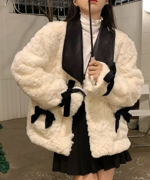Mayree（メイリー）の「【Mayree】モコモコ ボア 合成皮革 リボン ジャケット（ブルゾン・レディース・ホワイト・SMALL/MEDIUM/LARGE）」の2枚目の写真