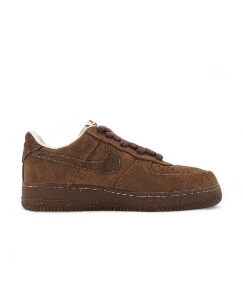 NIKE(ナイキ)の「WMNS AIR FORCE 1 '07(スニーカー・メンズ・ブラウン・22.5cm/23.0cm/23.5cm/24.0cm/24.5cm/25.0cm/25.5cm/26.0cm/26.5cm/27.0cm/27.5cm/28.0cm/28.5cm/29.0cm)」の3枚目の写真