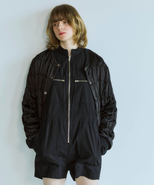 OPULENCE(オーピュレンス)の「Urban Satin シャーリングブルゾン(ブルゾン・レディース・ブラック/ピンクベージュ・FREE)」の15枚目の写真