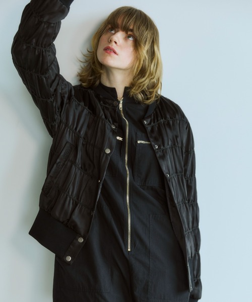 OPULENCE(オーピュレンス)の「Urban Satin シャーリングブルゾン(ブルゾン・レディース・ブラック/ピンクベージュ・FREE)」の16枚目の写真