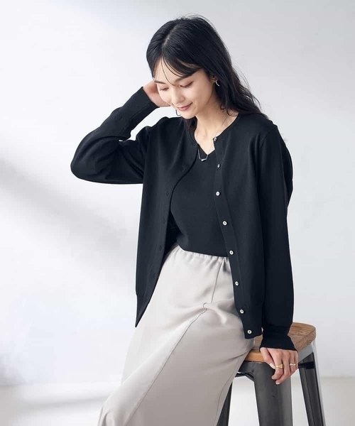 a.v.v（アーヴェヴェ）の「【洗える/UVカット】クルーネックカーディガン（カーディガン/ボレロ・レディース・ホワイト/ブラック/オレンジ/ブルー/ミント/グレー系その他・40/38/36/34/42）」の3枚目の写真