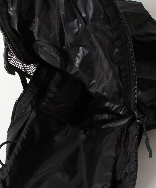 THE NORTH FACE(ザノースフェイス)の「【THE NORTH FACE】Mayfly Pack 22 メイフライパック22(バックパック/リュック・メンズ・ブラック・ONE SIZE)」の4枚目の写真
