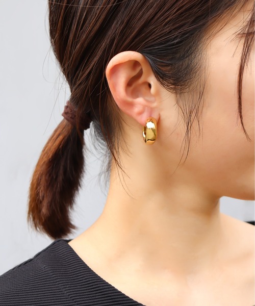 ieLS（イエルズ）の「金属アレルギー対応「ieLS」ステンレス ボリュームフープピアス（ピアス（両耳用）・レディース・シルバー/ゴールド・ONE SIZE）」の2枚目の写真