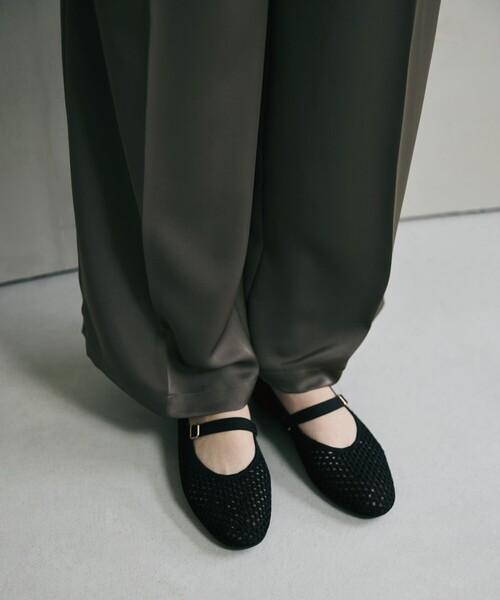 UNFILO(アンフィーロ)の「ラウンド メッシュ バレエパンプス(パンプス・レディース・ダークブラウン系1/ブラック系/アイボリー系/シルバー系1・5h/4h/7/6/5/6h/4)」の2枚目の写真