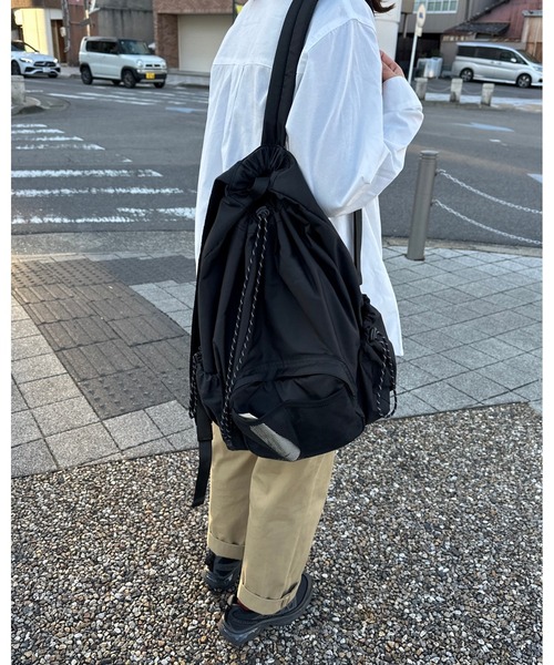DEVICE（デバイス）の「【@___mika___livingコラボ】カラビナ付き パラコード巾着 バックパック（バックパック/リュック・レディース・ブラック・FREE）」の3枚目の写真