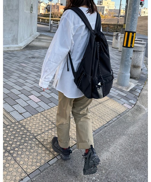 DEVICE（デバイス）の「【@___mika___livingコラボ】カラビナ付き パラコード巾着 バックパック（バックパック/リュック・レディース・ブラック・FREE）」の6枚目の写真