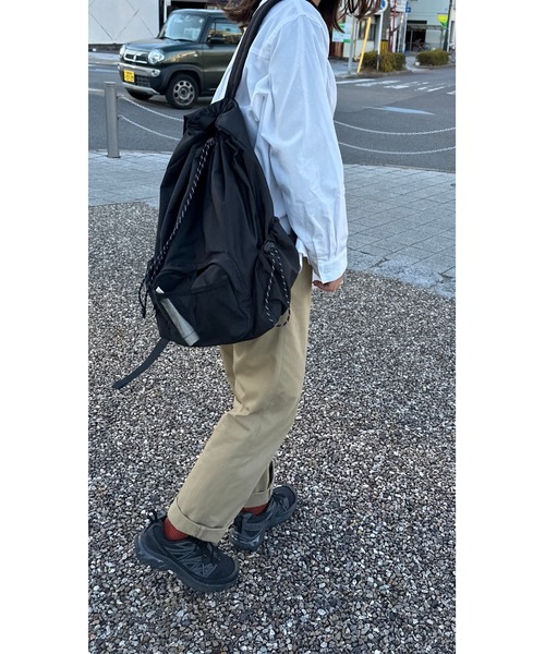 DEVICE（デバイス）の「【@___mika___livingコラボ】カラビナ付き パラコード巾着 バックパック（バックパック/リュック・レディース・ブラック・FREE）」の9枚目の写真