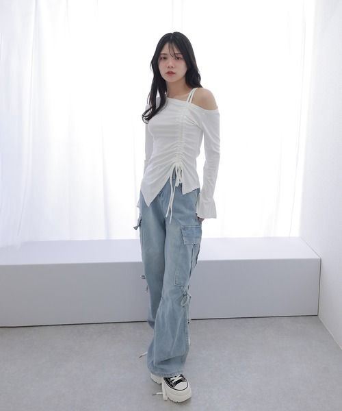 SONIA JOHNES ソニアジョーンズ ホワイトオフショルダートップス M ソニアジョーンズ フリル付き オフホワイト トップス 中古