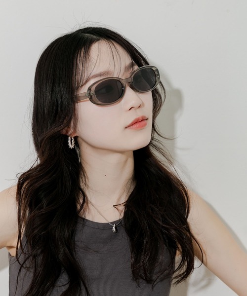 SMELLY(スメリー)の「オーバルタイプサングラス(メガネ・レディース・グレー/ブラック・-)」の10枚目の写真
