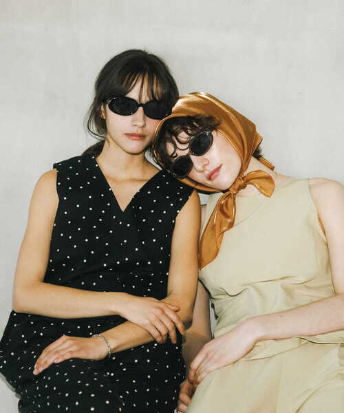 SMELLY(スメリー)の「オーバルタイプサングラス(メガネ・レディース・グレー/ブラック・-)」の14枚目の写真