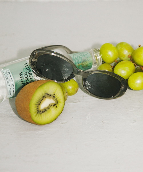 SMELLY(スメリー)の「オーバルタイプサングラス(メガネ・レディース・グレー/ブラック・-)」の16枚目の写真