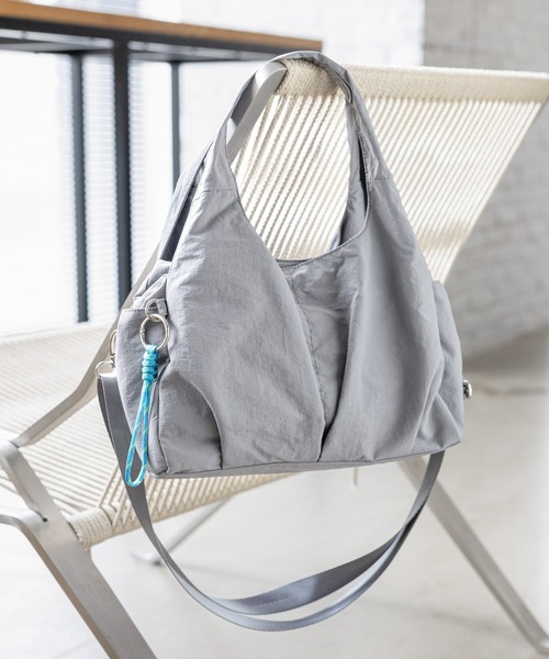 GLOBAL WORK（グローバルワーク）の「撥水軽量2WAYポケットファスナートートS /308500（トートバッグ・レディース・カーキ/レオパード/ブラック/グレー/ベージュ/グレイッシュベージュ・FREE）」の3枚目の写真