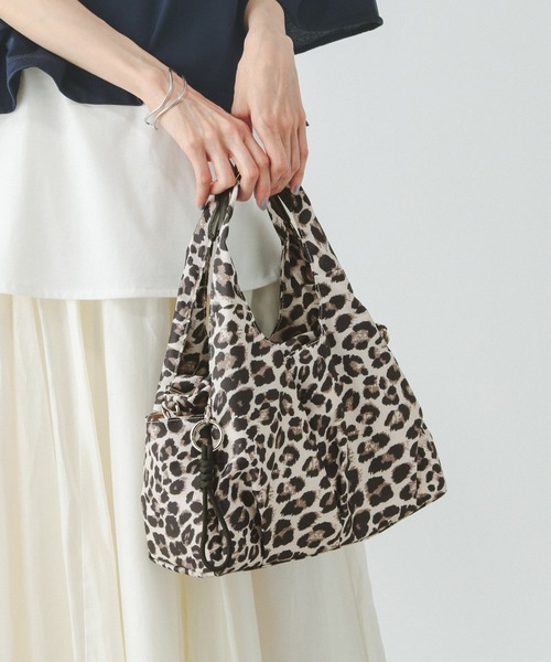 GLOBAL WORK（グローバルワーク）の「撥水軽量2WAYポケットファスナートートS /308500（トートバッグ・レディース・カーキ/レオパード/ブラック/グレー/ベージュ/グレイッシュベージュ・FREE）」の8枚目の写真
