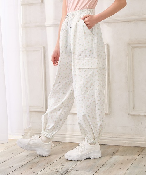 Amourire girl(アムリールガール)の「小花柄ツイルカーゴパンツ(カーゴパンツ・キッズ・ピンク/サックスブルー・160cm/150cm/140cm/130cm)」の15枚目の写真