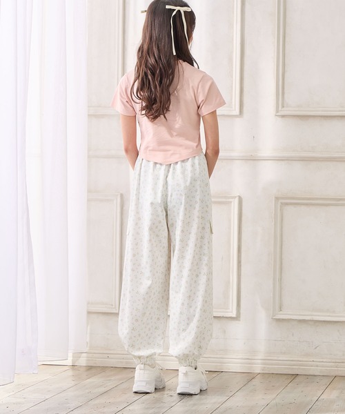 Amourire girl(アムリールガール)の「小花柄ツイルカーゴパンツ(カーゴパンツ・キッズ・ピンク/サックスブルー・160cm/150cm/140cm/130cm)」の19枚目の写真