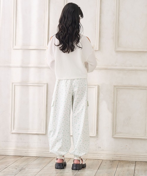 Amourire girl(アムリールガール)の「小花柄ツイルカーゴパンツ(カーゴパンツ・キッズ・ピンク/サックスブルー・160cm/150cm/140cm/130cm)」の12枚目の写真