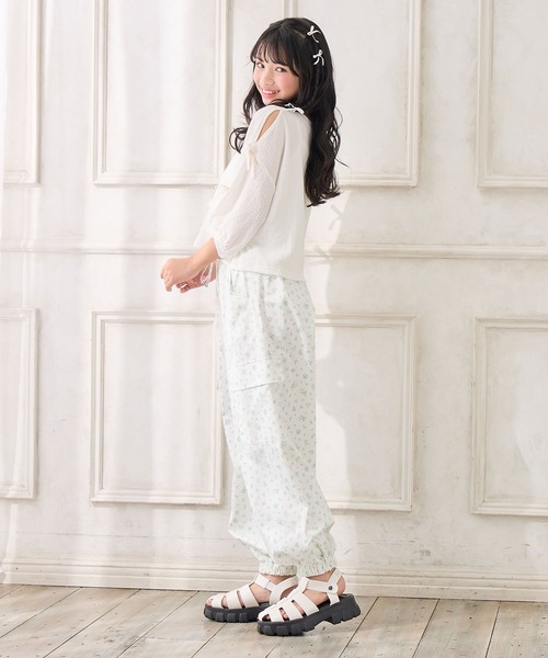Amourire girl(アムリールガール)の「小花柄ツイルカーゴパンツ(カーゴパンツ・キッズ・ピンク/サックスブルー・160cm/150cm/140cm/130cm)」の8枚目の写真