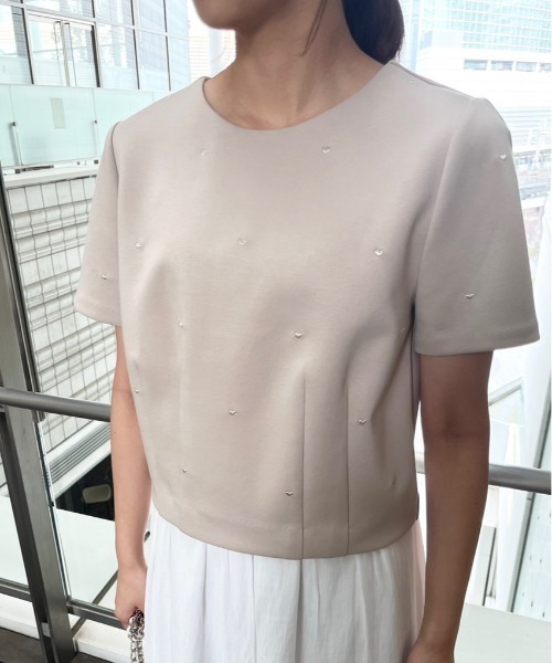 JUSGLITTY（ジャスグリッティー）の「ハート刺繍クロップドカットソー
