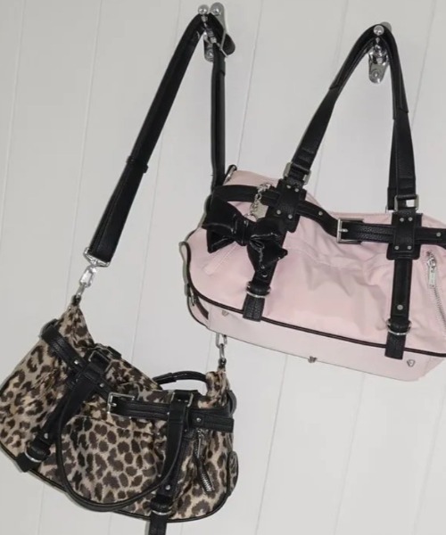 lilful（リルフル）の「【ペットボトル収納可能！】Y2K ベルトボストン2WAYショルダーバッグ ハンドバッグ（ショルダーバッグ・レディース・レオパード/ブラック/ピンク・F）」の7枚目の写真