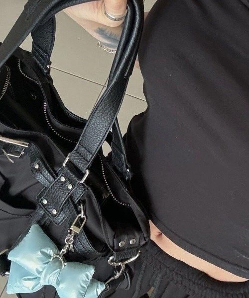 lilful（リルフル）の「【ペットボトル収納可能！】Y2K ベルトボストン2WAYショルダーバッグ ハンドバッグ（ショルダーバッグ・レディース・レオパード/ブラック/ピンク・F）」の9枚目の写真